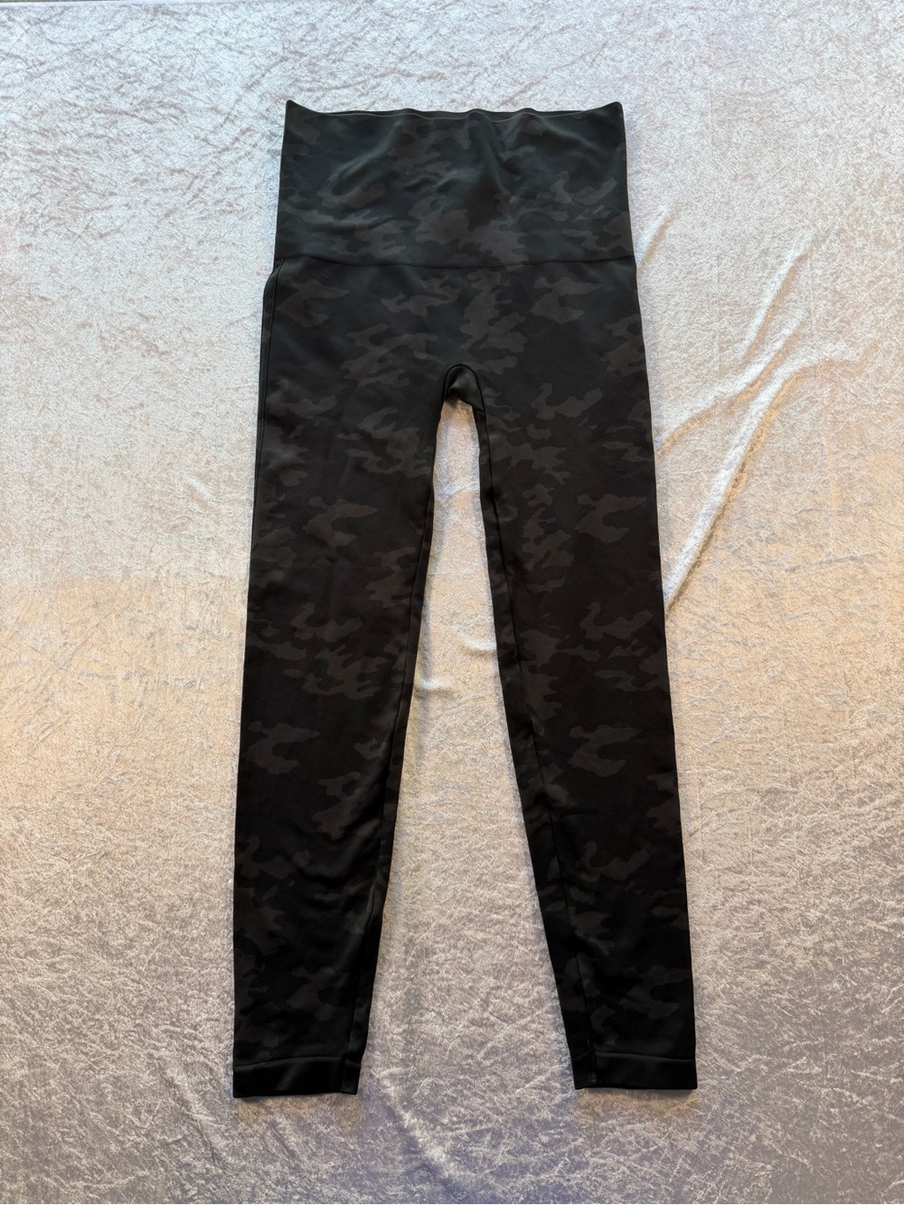 SPANX women’s Black Camo High-Waist Leggings-size 1X